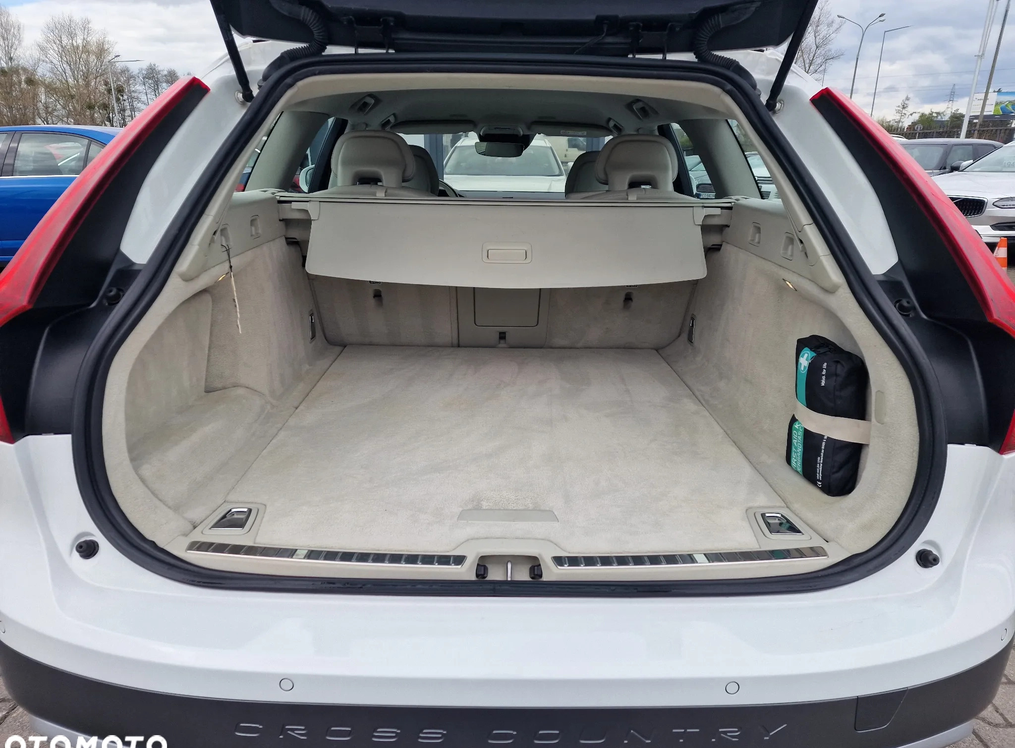 Volvo V90 Cross Country cena 84900 przebieg: 375480, rok produkcji 2017 z Ryki małe 497